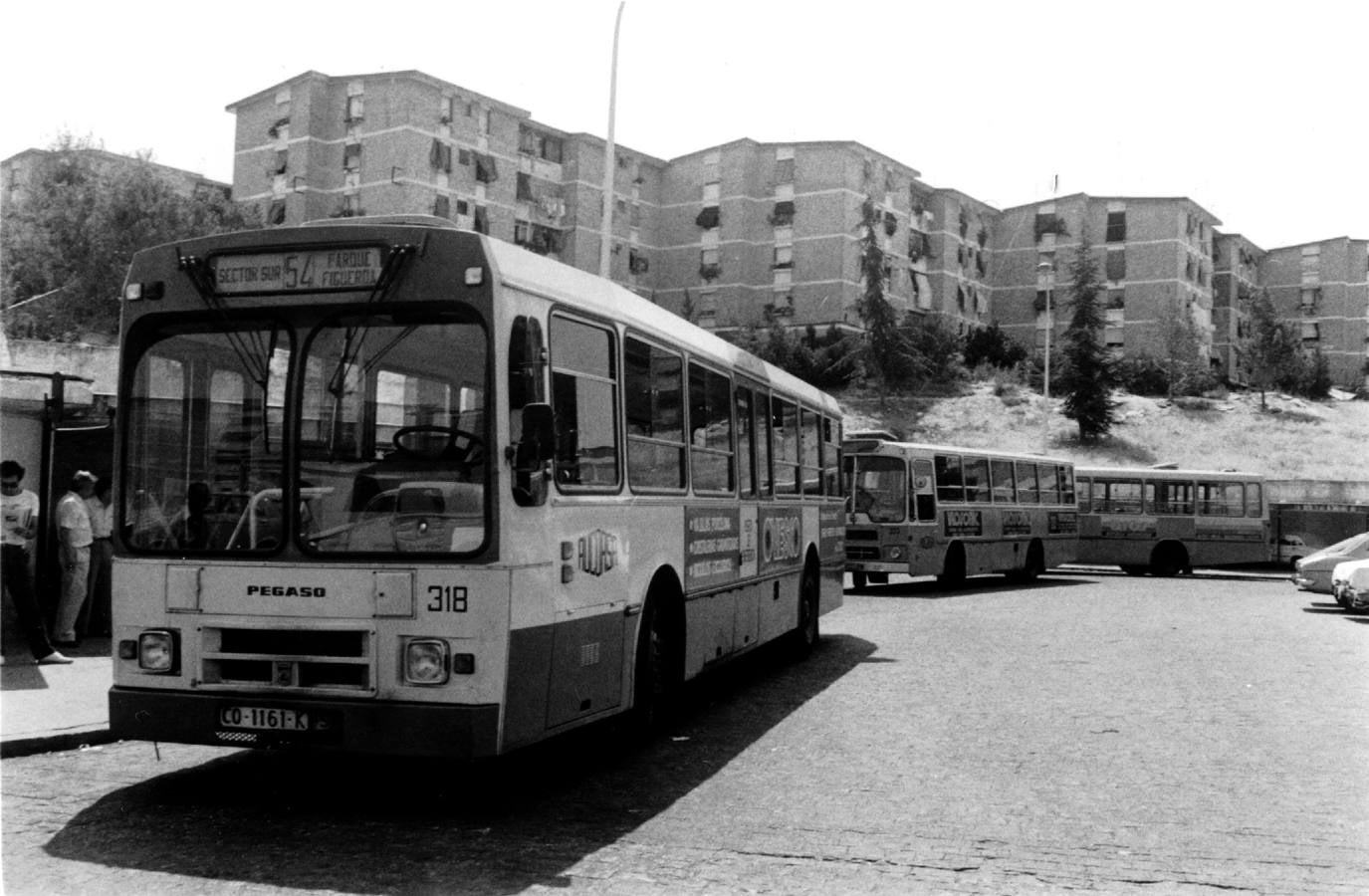Un curioso viaje en imágenes por los cien años del autobús urbano en Córdoba