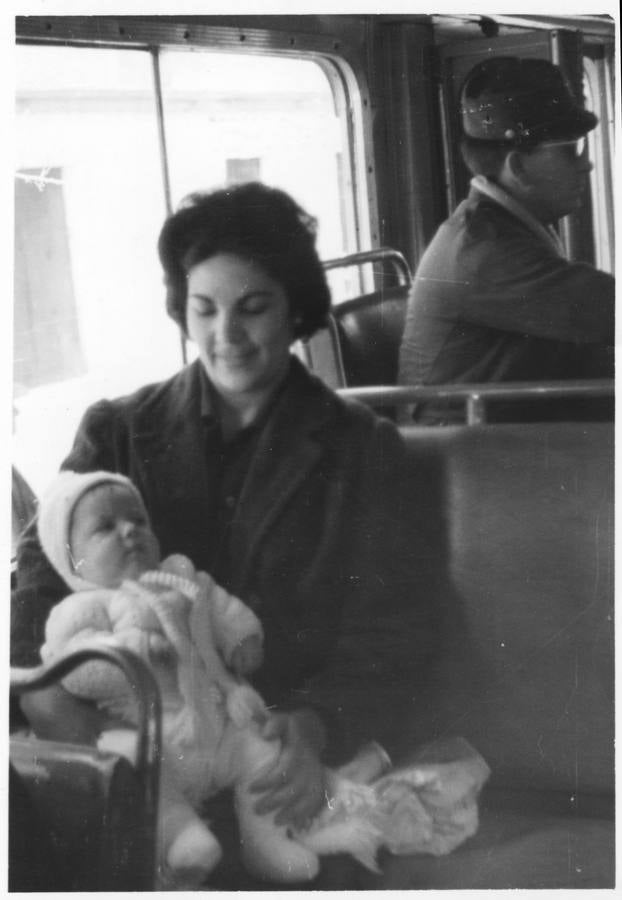 Un curioso viaje en imágenes por los cien años del autobús urbano en Córdoba