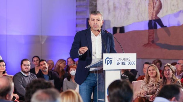 Manuel Domínguez, candidato del PP a la presidencia del Gobierno canario, en un acto del partido