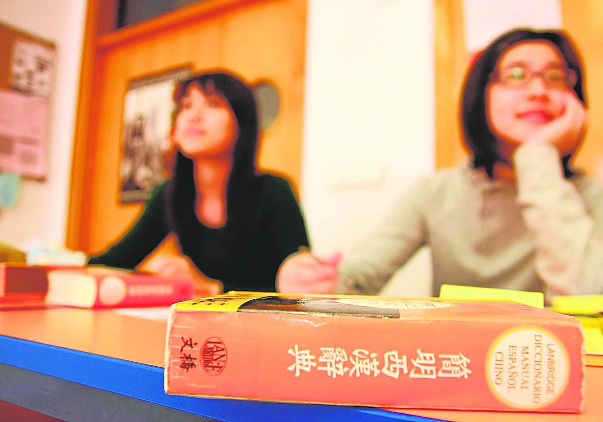 Alumnos asiáticos, en una clase de español en la Universidad de Valladolid antes de la pandemia