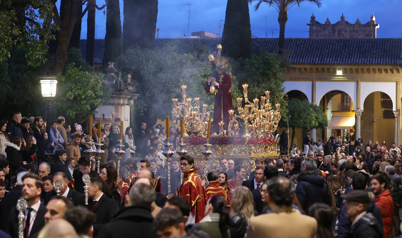 El Vía Crucis de las cofradías con Jesús del Buen Suceso de Córdoba, en imágenes
