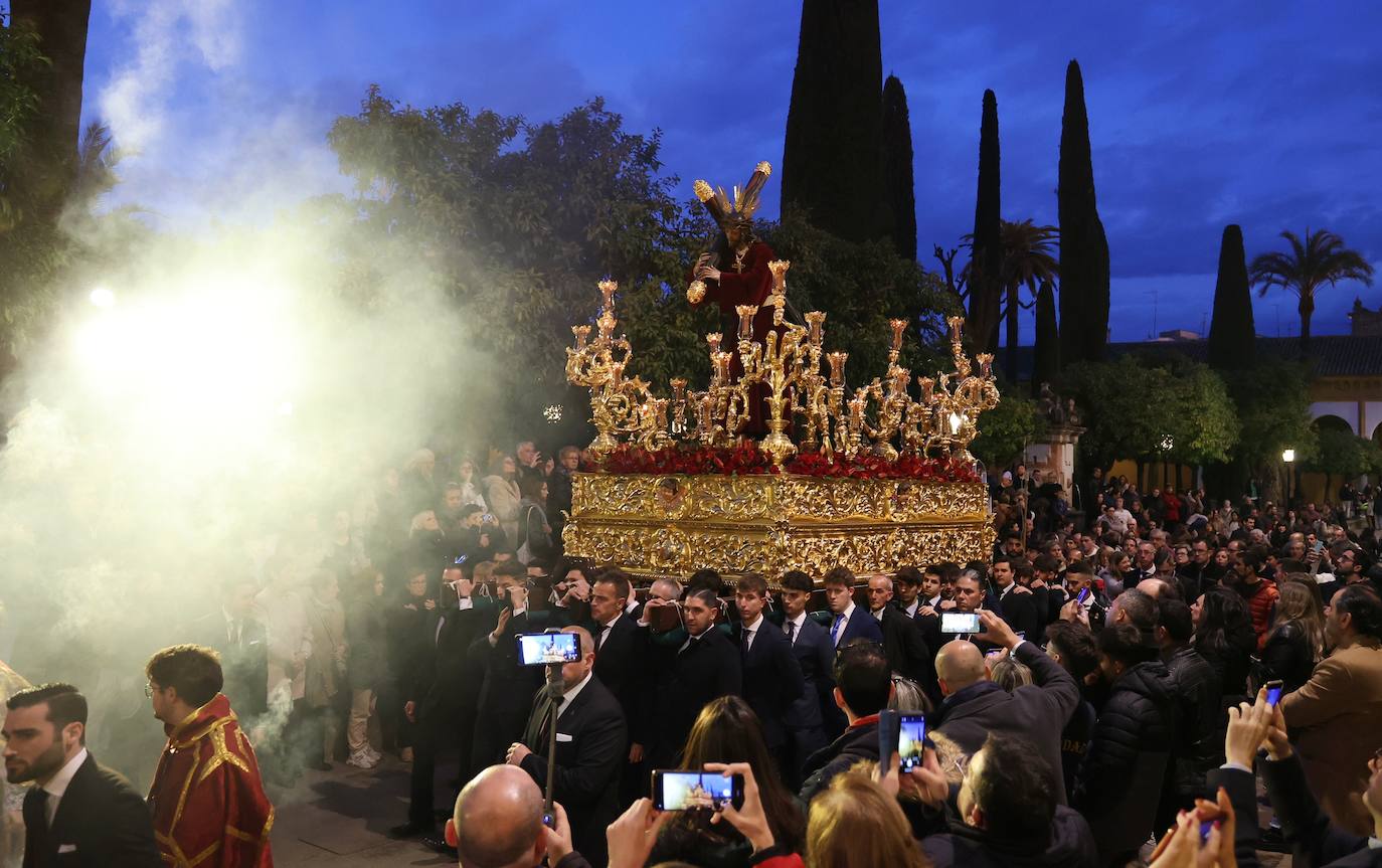 El Vía Crucis de las cofradías con Jesús del Buen Suceso de Córdoba, en imágenes