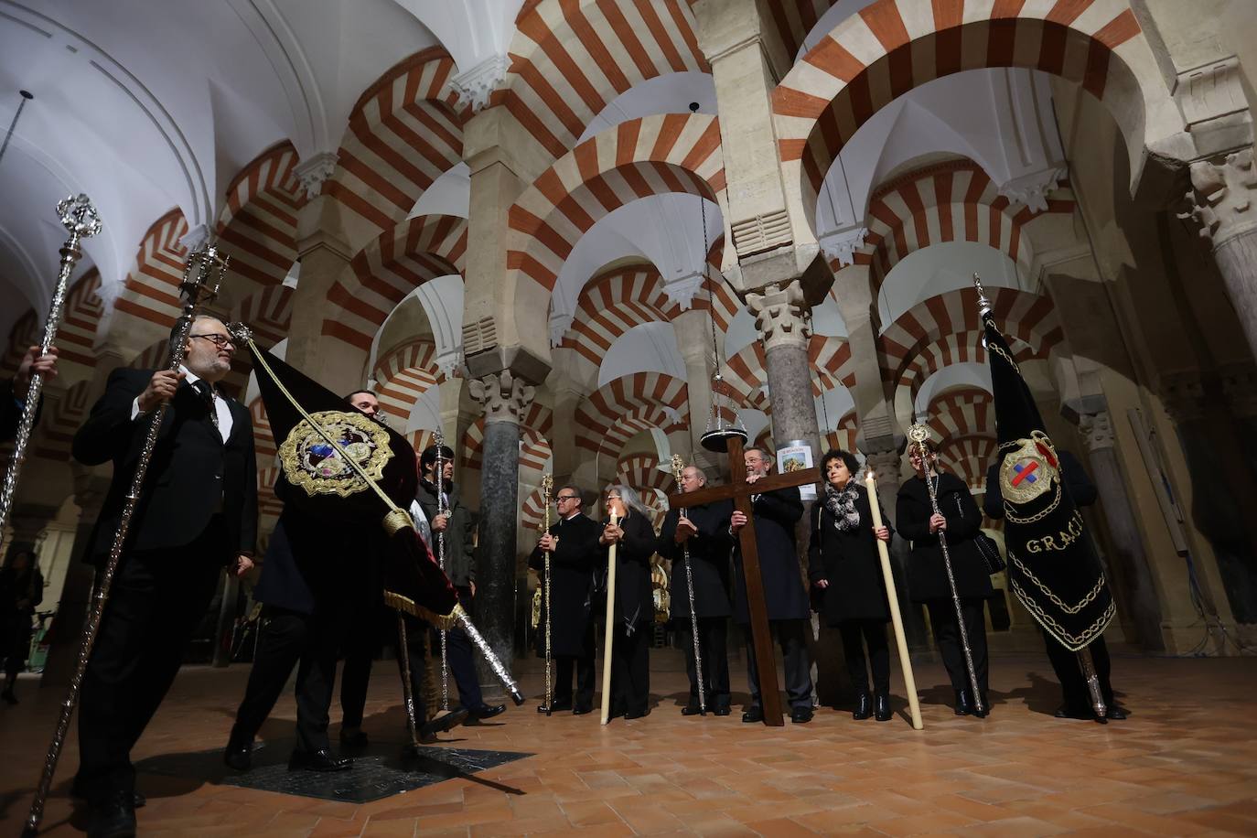 El Vía Crucis de las cofradías con Jesús del Buen Suceso de Córdoba, en imágenes