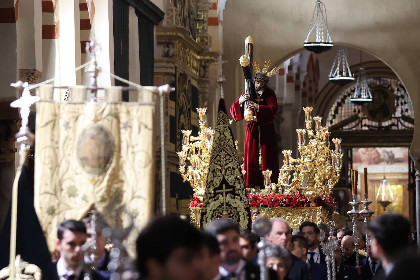 El Vía Crucis de las cofradías con Jesús del Buen Suceso de Córdoba, en imágenes
