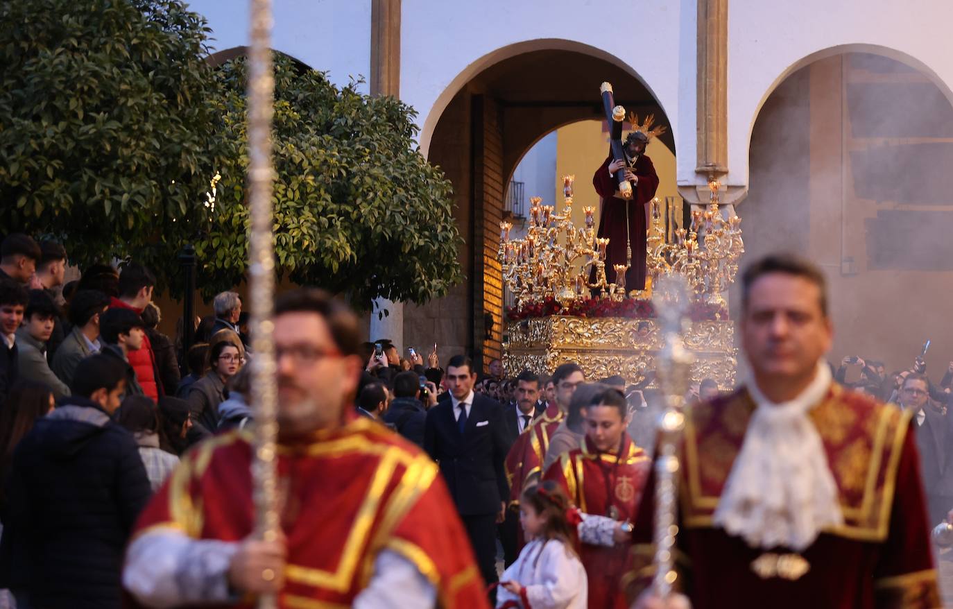 El Vía Crucis de las cofradías con Jesús del Buen Suceso de Córdoba, en imágenes