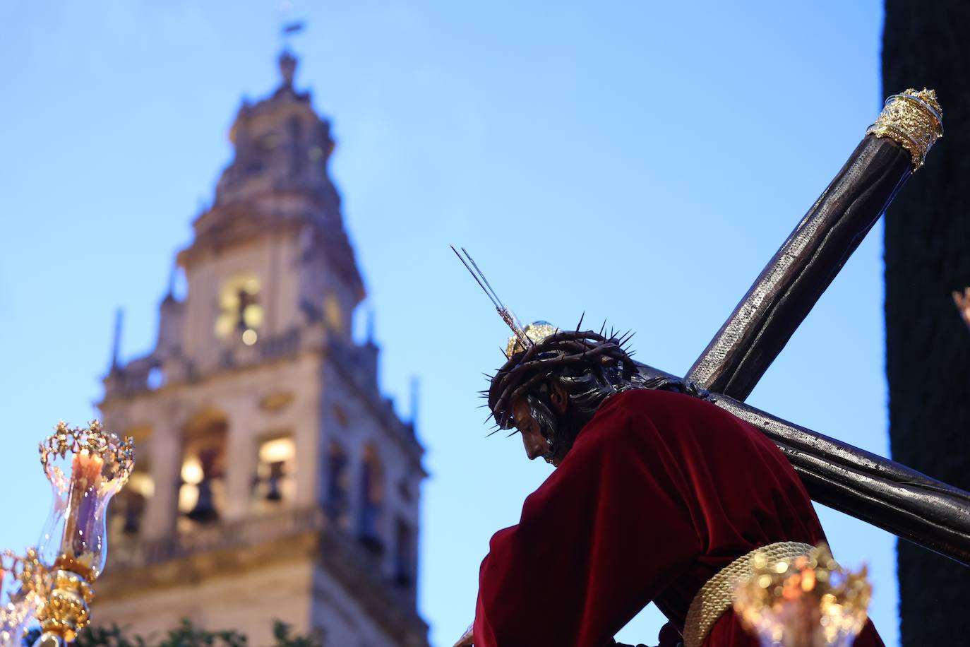 El Vía Crucis de las cofradías con Jesús del Buen Suceso de Córdoba, en imágenes