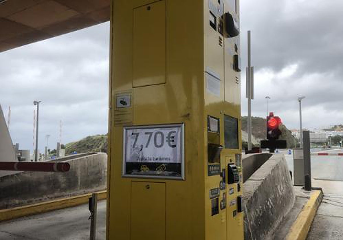 Uno de los peajes de Calahonda, donde se produjo el ataque