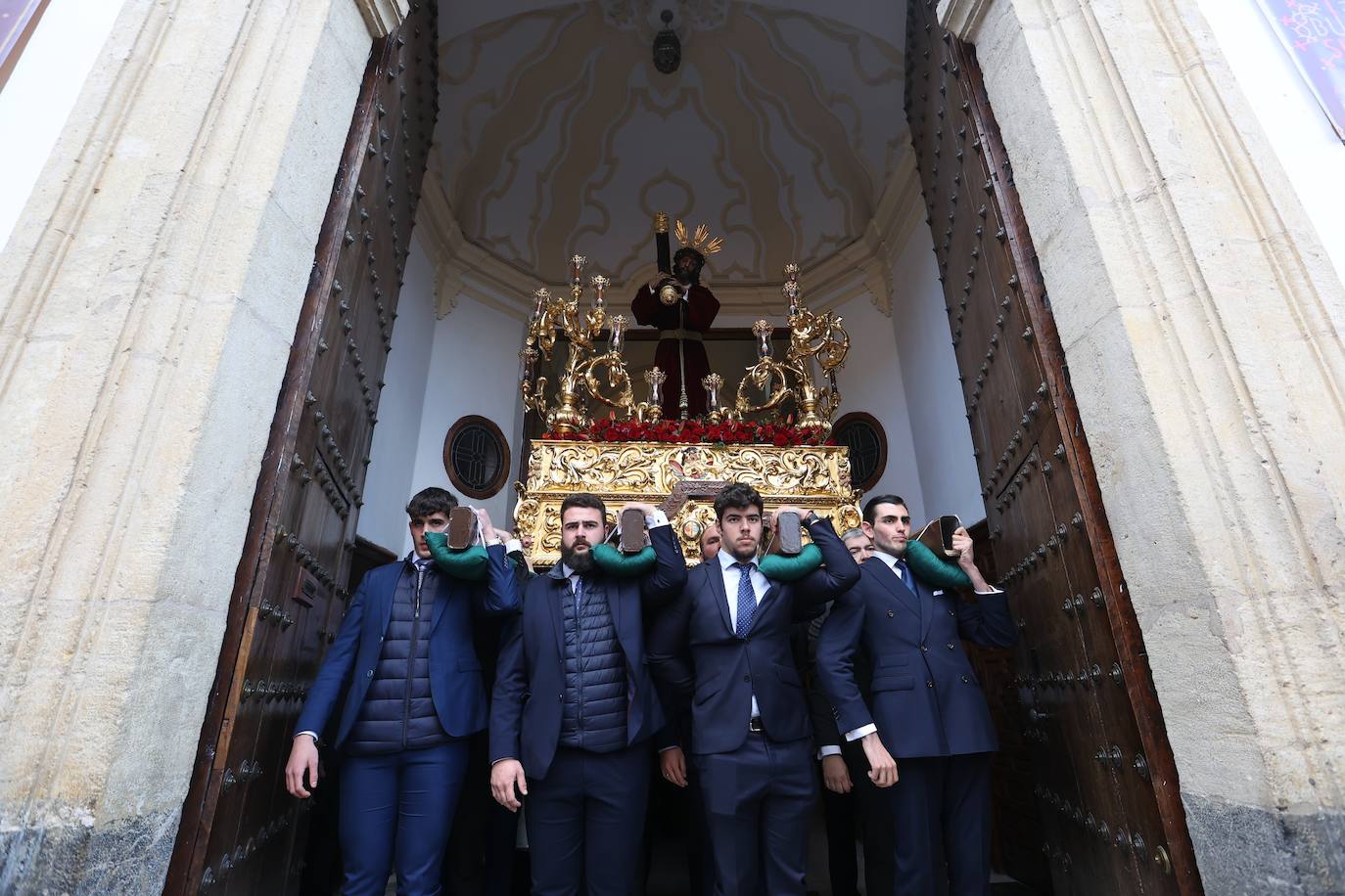 El elegante traslado del Señor del Buen Suceso a la Catedral de Córdoba, en imágenes