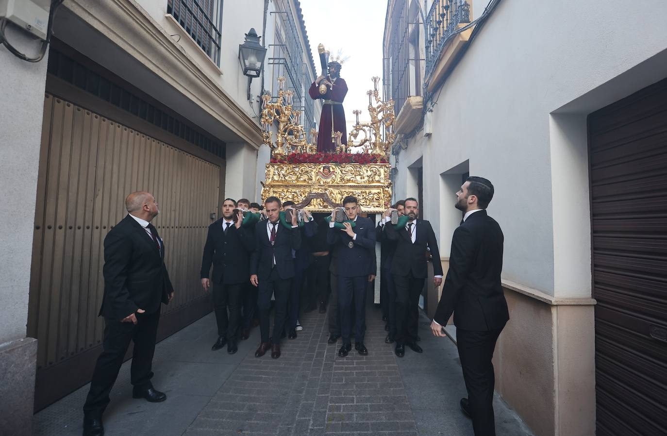 El elegante traslado del Señor del Buen Suceso a la Catedral de Córdoba, en imágenes