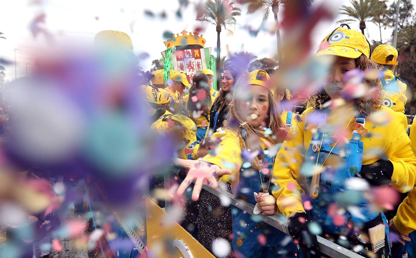 La colorida Cabalgata del Carnaval de Córdoba, en imágenes