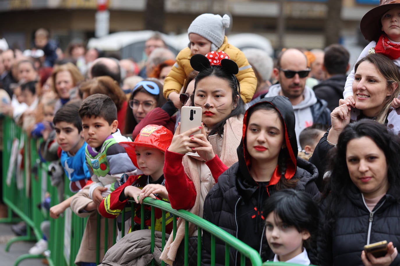 La colorida Cabalgata del Carnaval de Córdoba, en imágenes
