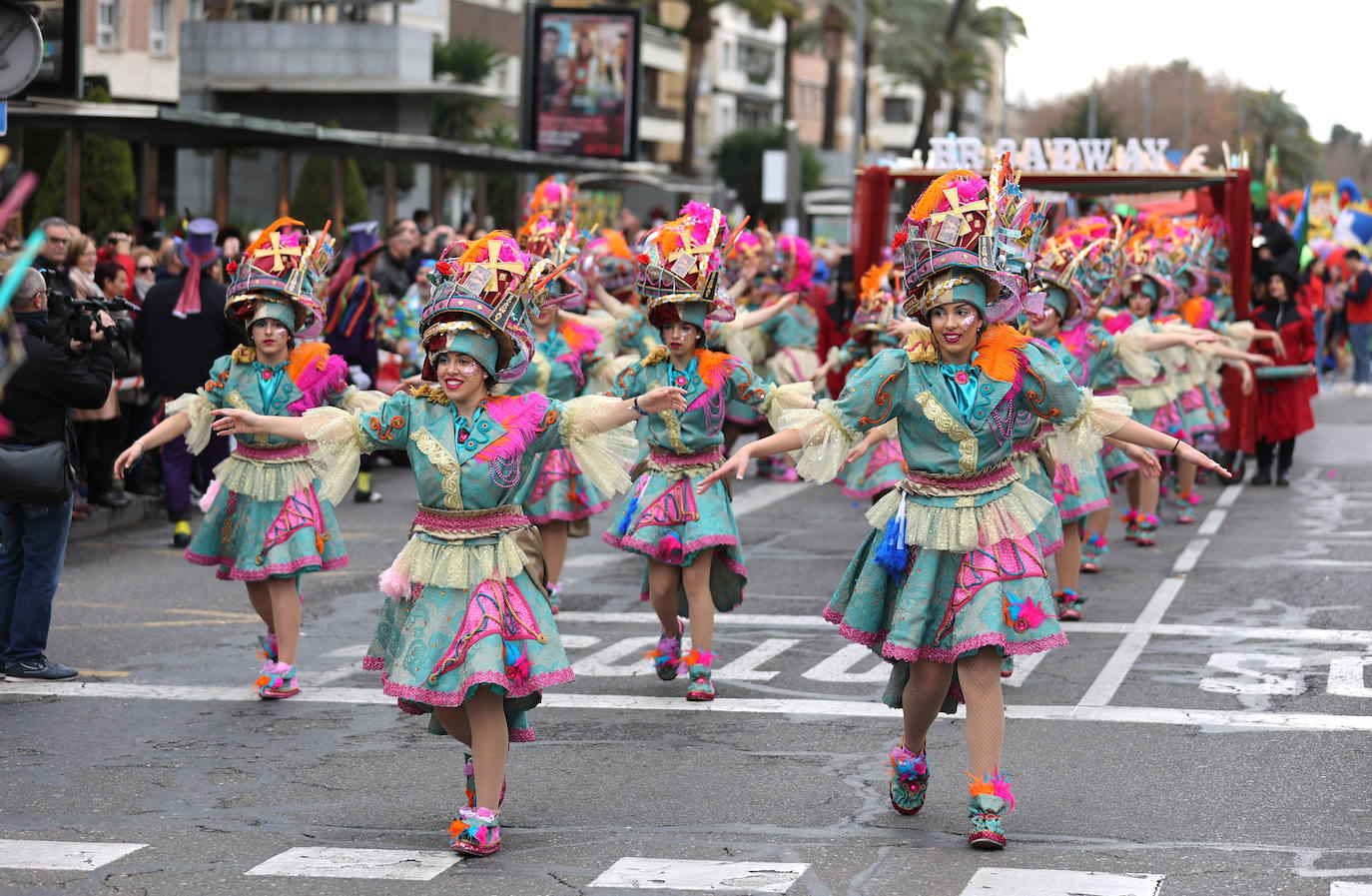 La colorida Cabalgata del Carnaval de Córdoba, en imágenes