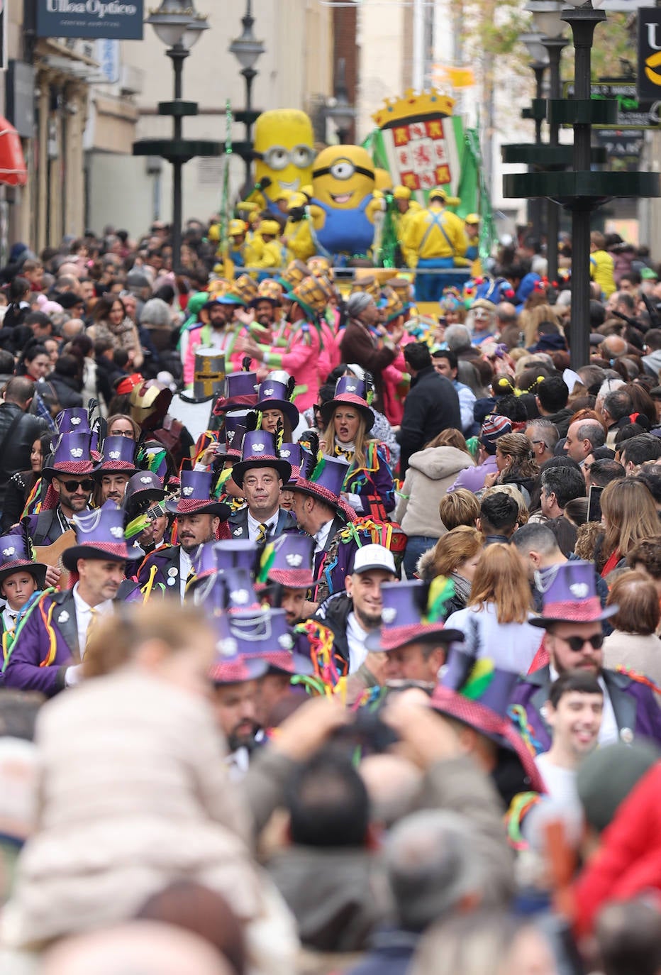 La colorida Cabalgata del Carnaval de Córdoba, en imágenes