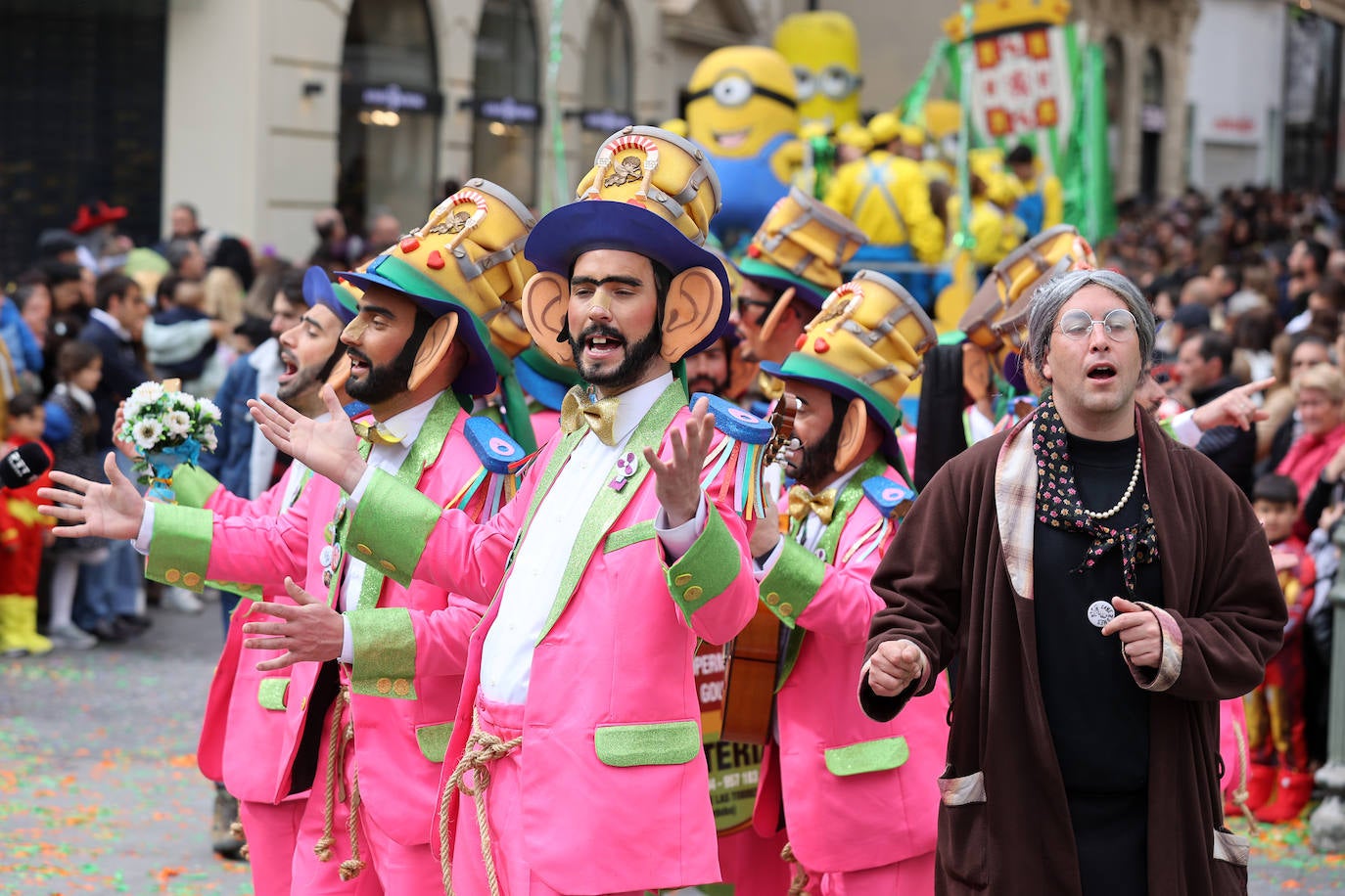 La colorida Cabalgata del Carnaval de Córdoba, en imágenes