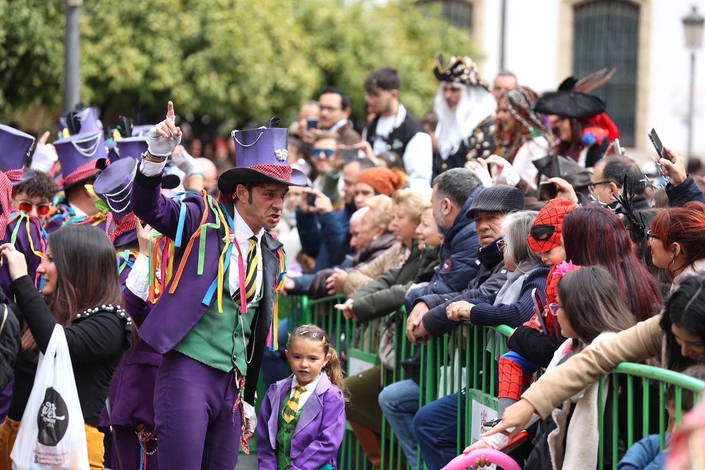 La colorida Cabalgata del Carnaval de Córdoba, en imágenes
