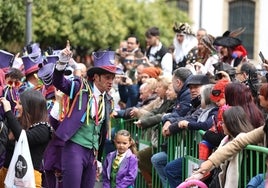 La colorida Cabalgata del Carnaval de Córdoba, en imágenes