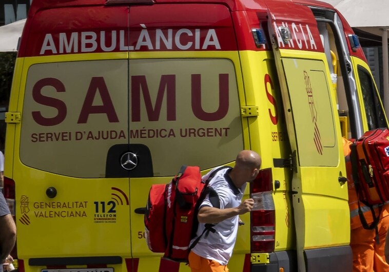 La caída de una valla tras un accidente provoca un triple choque mortal en Alicante