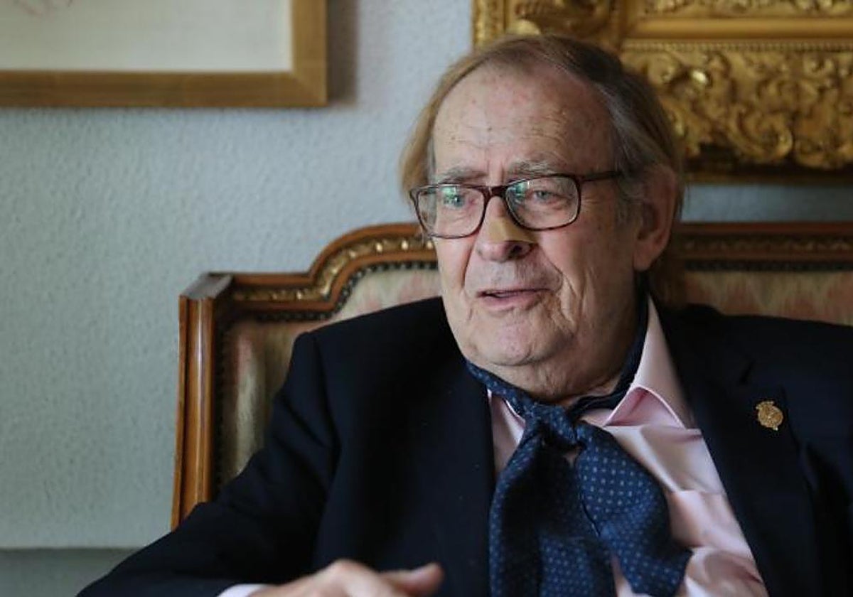 Ramón Tamames defenderá la moción de Vox contra Sánchez en el Congreso