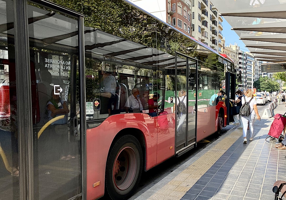 Imagen de archivo de un autobús de la EMT de Valencia