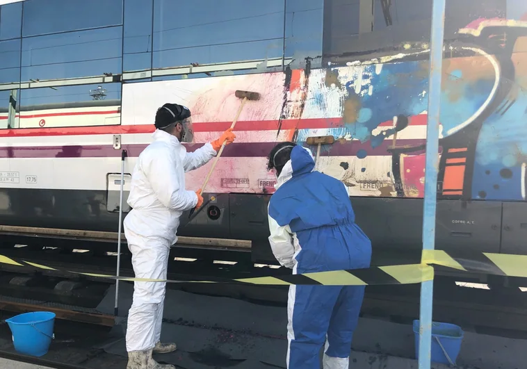 El «vandalismo grafitero» en los trenes de Renfe genera un coste de 1,3 millones de euros