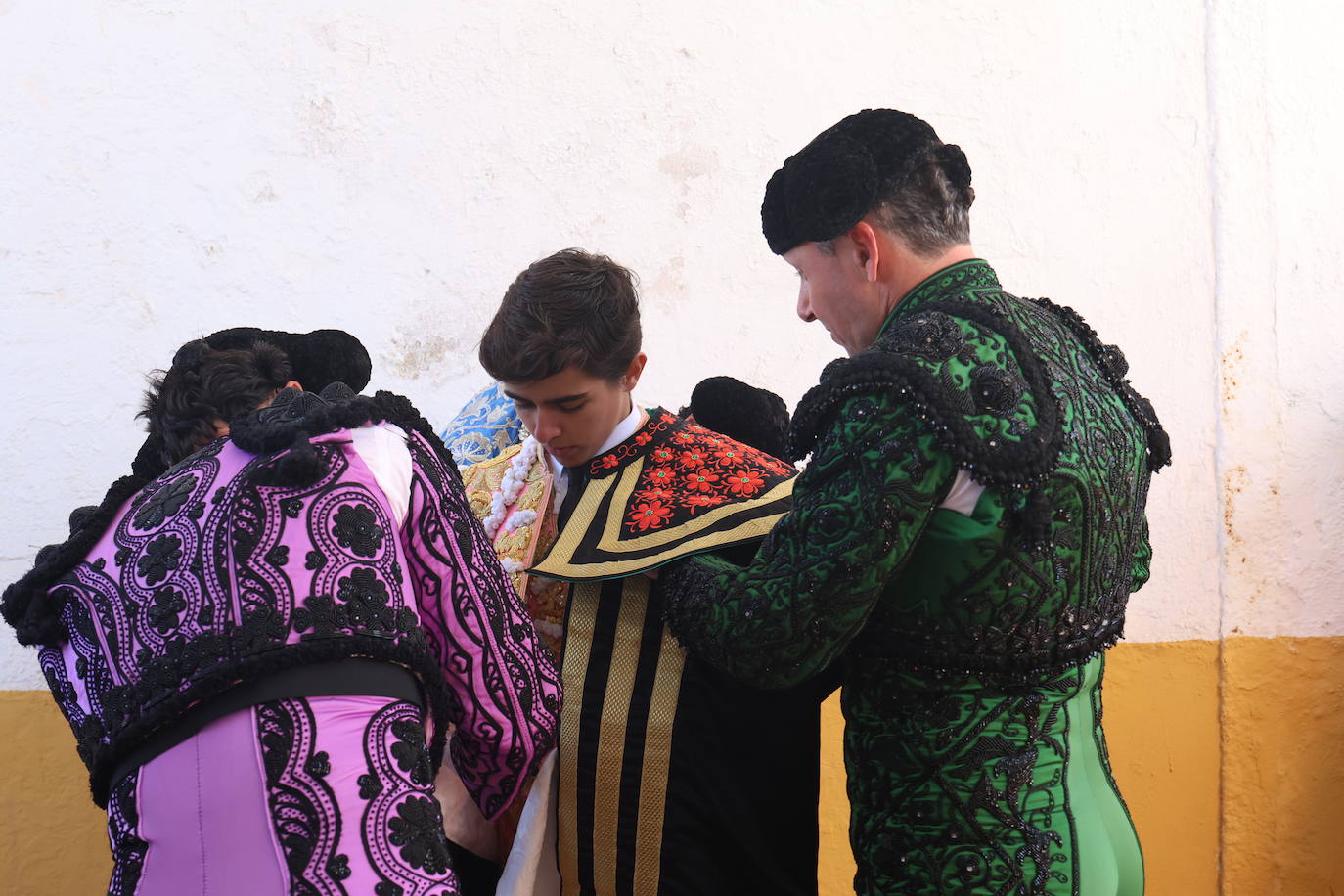 El triunfo de Manuel Román en su debú con picadores, en imágenes