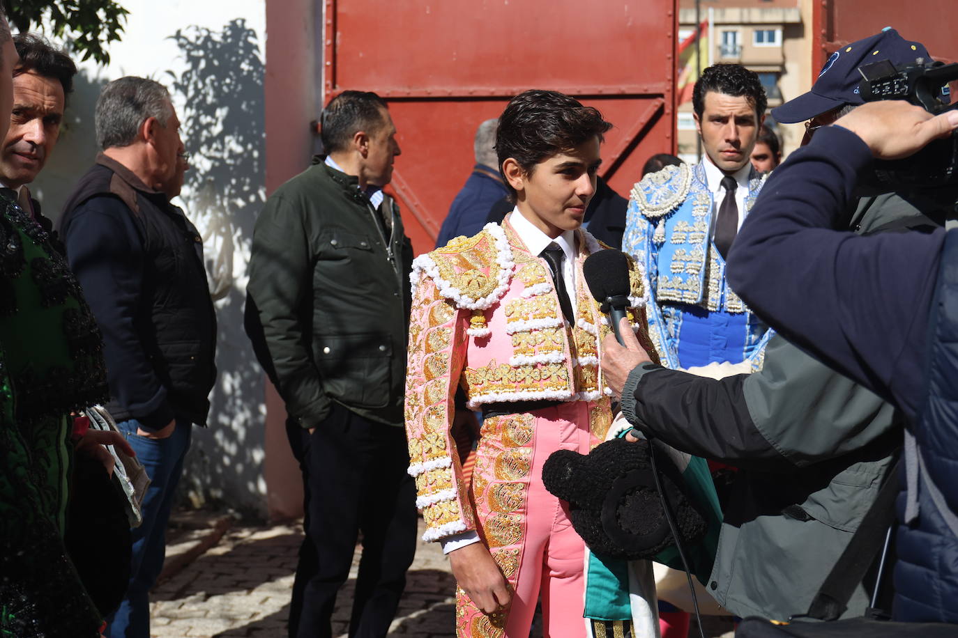 El triunfo de Manuel Román en su debú con picadores, en imágenes