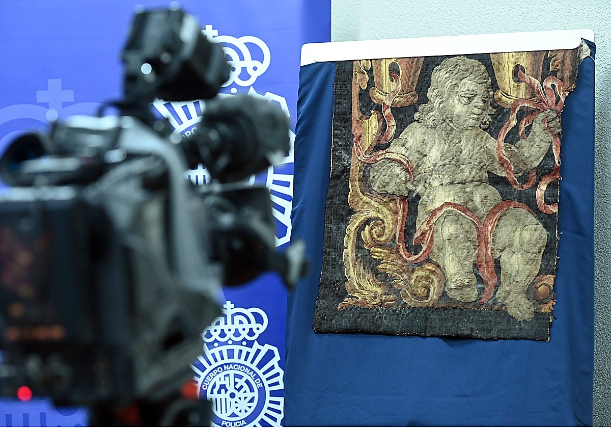 Fragmento de un tapiz robado por Erik 'el belga' en 1980 en Castrojeriz (Burgos) y recuperado) el año pasado