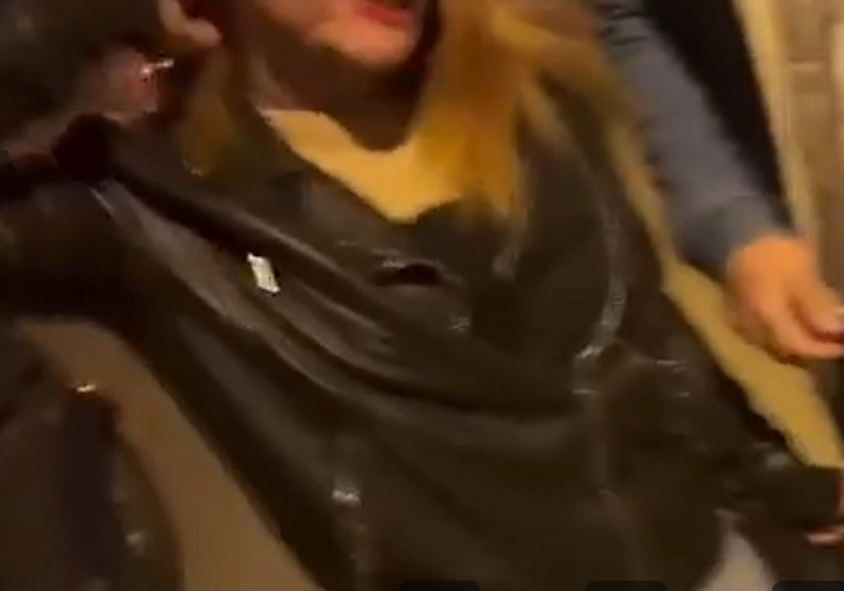 Imágenes del vídeo grabado por la víctima cuando era insultada y agredida por otras dos mujeres tras el accidente de tráfico.