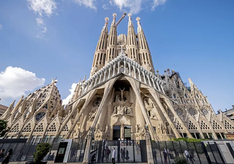 La Sagrada Familia recupera ingresos precovid pero sigue sin saber cuándo acabarán las obras