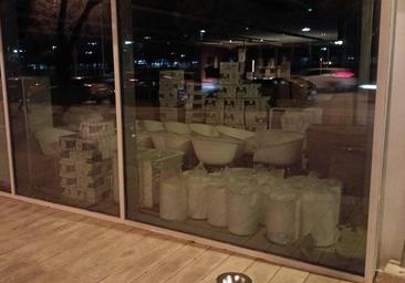 El mobiliario ocupa ya la nueva Biblioteca del Estado de Córdoba, que sigue sin fecha de apertura