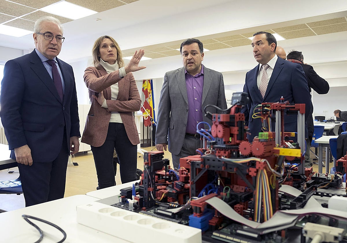 Rocío Lucas presenta los datos de la inserción de la FP en Castilla y León