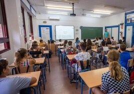 La Junta de Andalucía se garantiza la paz social en Educación y Salud