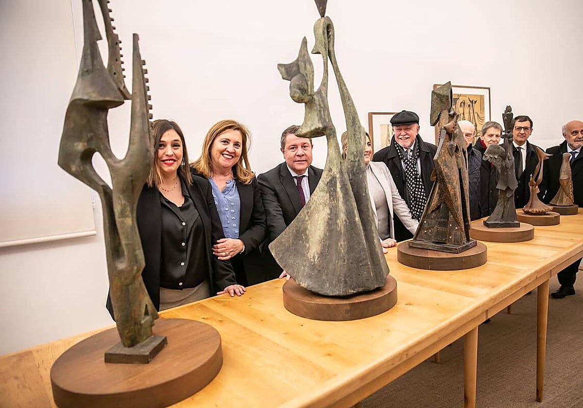 García-Page, Tolón y miembros del Gobierno regional durante la inauguración de la exposición