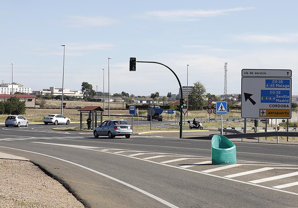 Acceso al primer tramo de la Variante Oeste por la carretera del aeropuerto