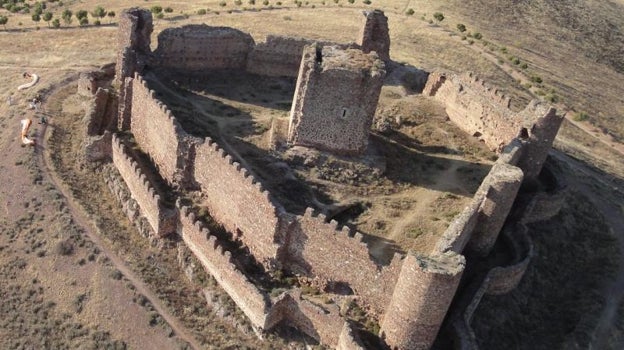 El castillo de Almonacid de Toledo, a vista de dron