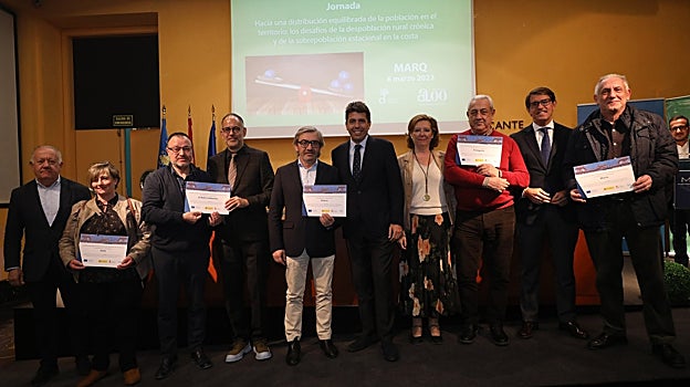 Participantes en el encuentro sobre la despoblación.