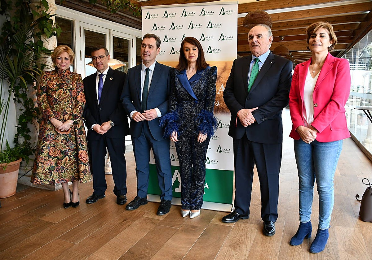 Blanca Corroto, José María Fresneda, y Francisco Tierraseca, entre otras autoridades asisten al encuentro de mujeres en el medio rural