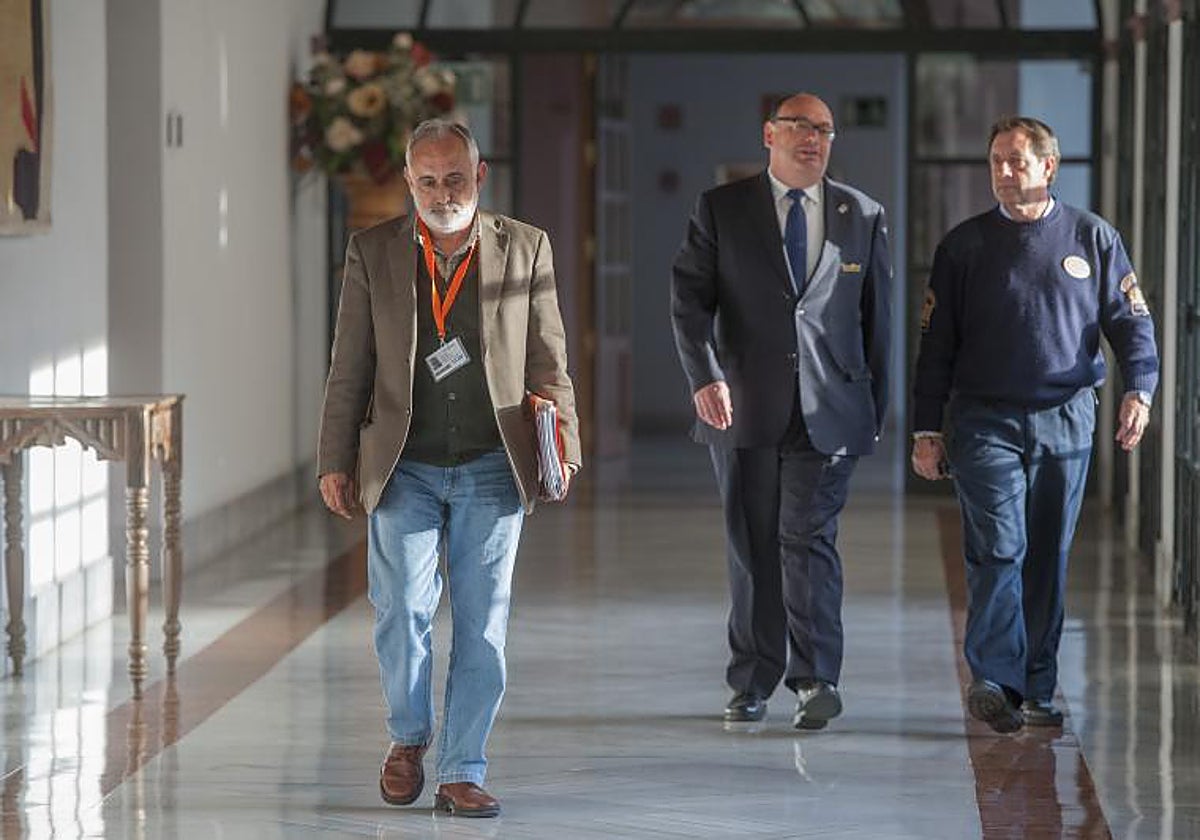 Fernando Villen Rueda (en primer plano), exdirector general de la Faffe, en el Parlamento