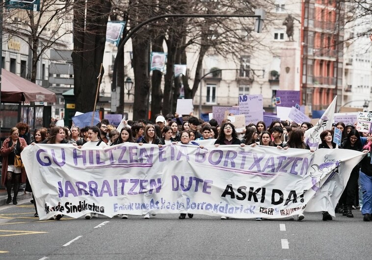 Unas 2000 personas recorren el centro de Bilbao entre críticas a la justicia: «Nos han declarado la guerra»
