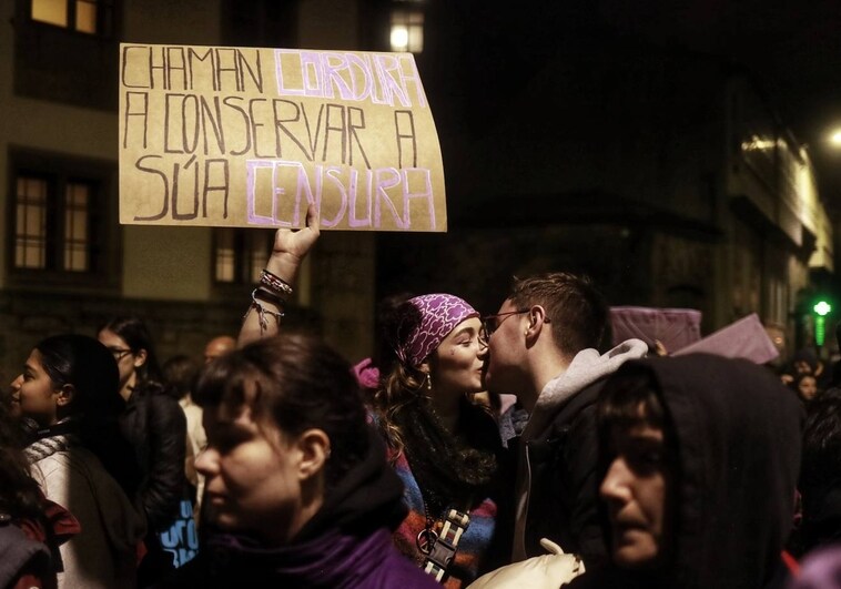 Miles de personas salen a las calles en Galicia para reclamar un «futuro feminista»