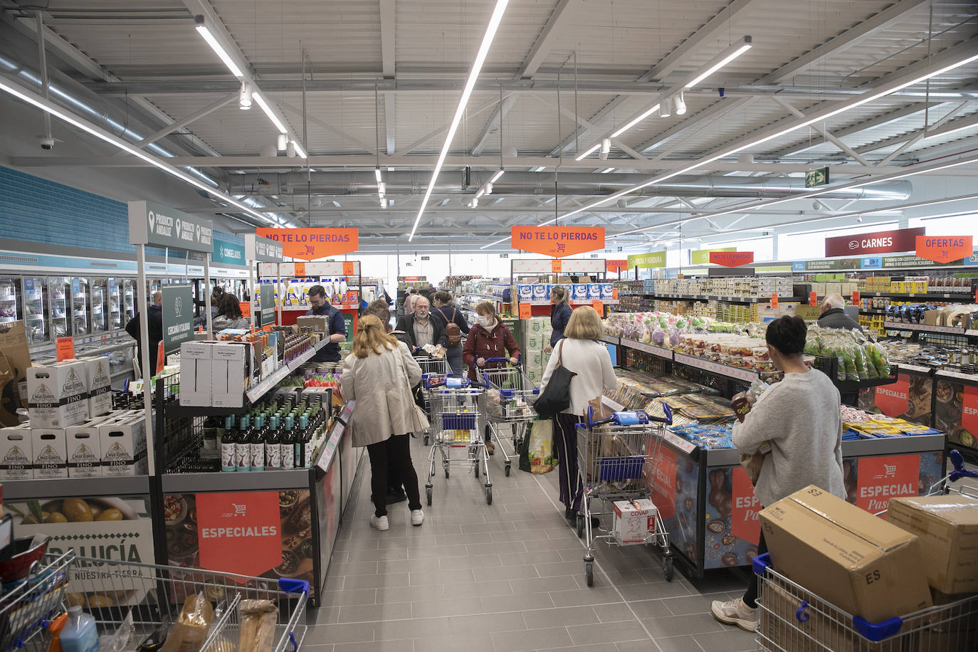 La inauguración del nuevo Aldi del polígono Pedroches, en imágenes