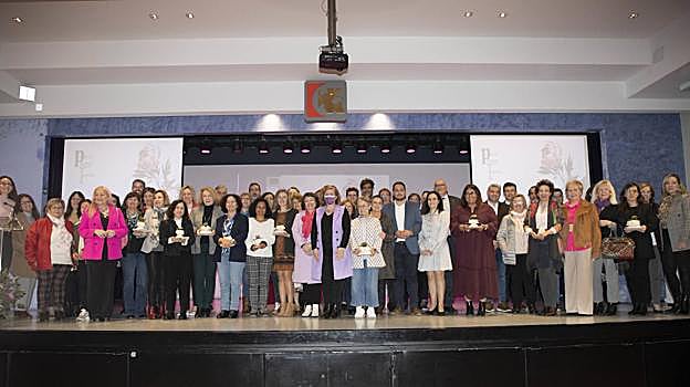 Foto de familia de los premiados en los galardones 'Córdoba en Igualdad 2023'