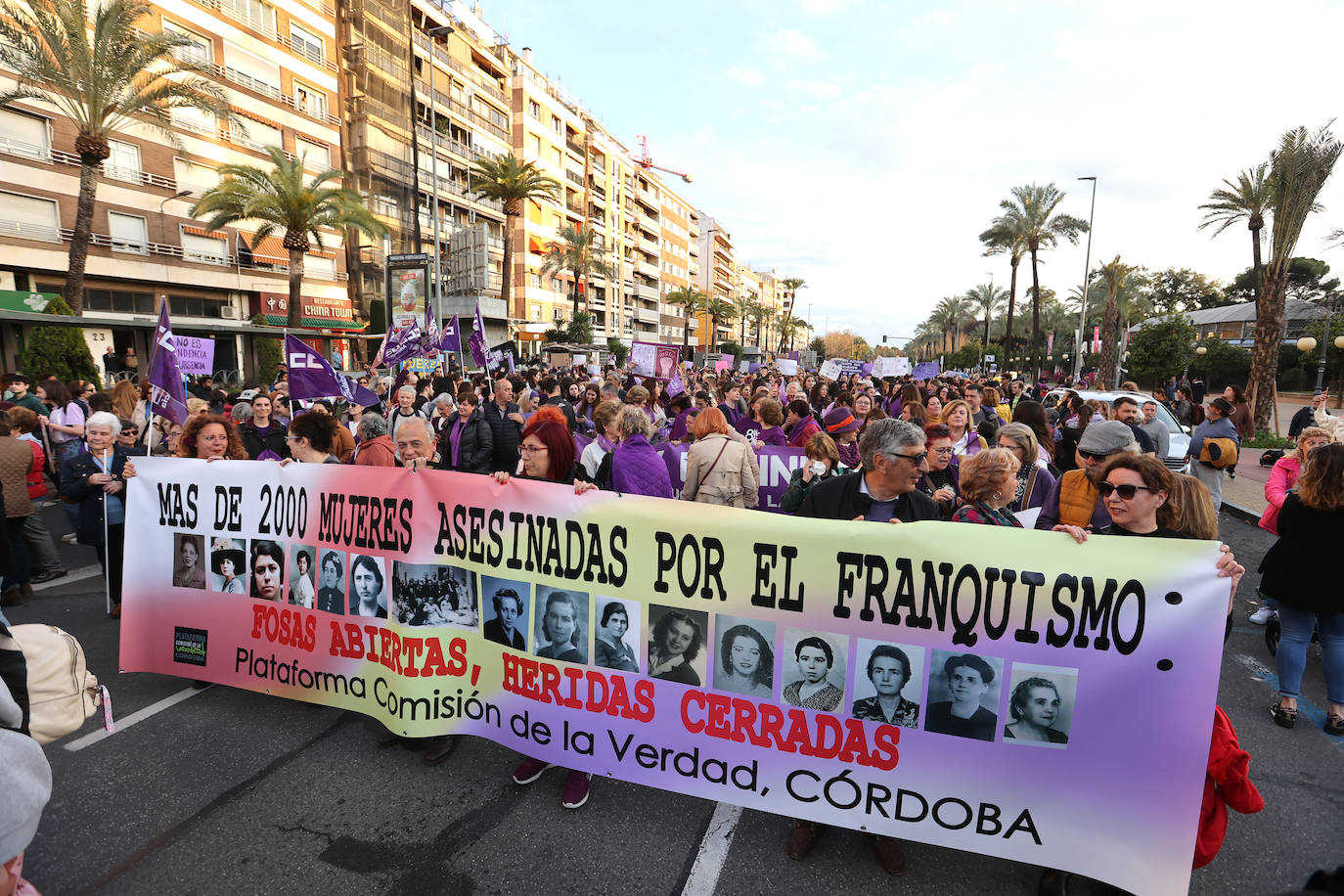 La reivindicativa manifestación del 8-M en Córdoba, en imágenes