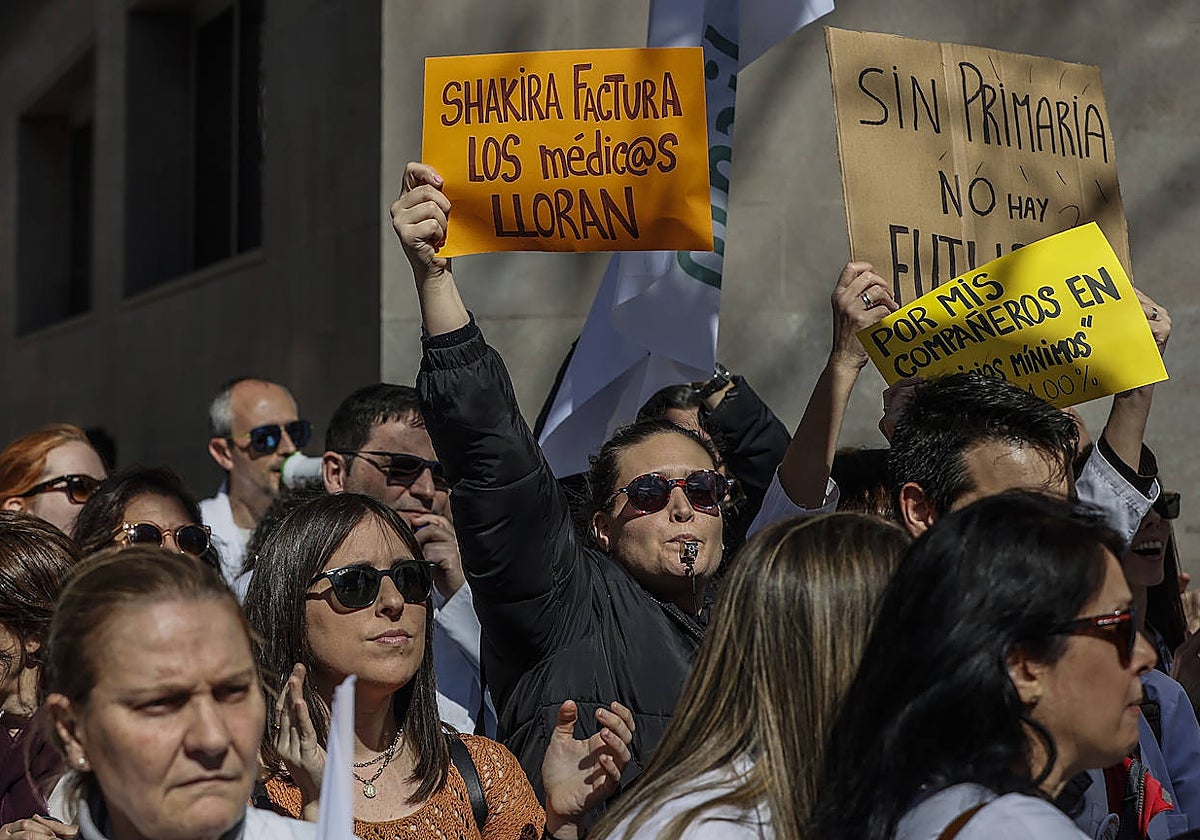 Imagen de una concentración durante la huelga de médicos de este lunes en la Comunidad Valenciana