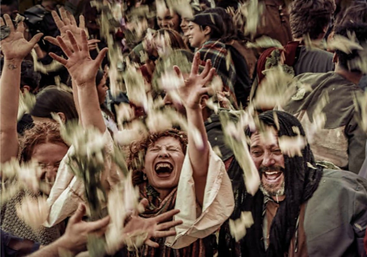 Participantes en la Batalla de las Lechugas en una imagen de archivo difundida en una web municipal.