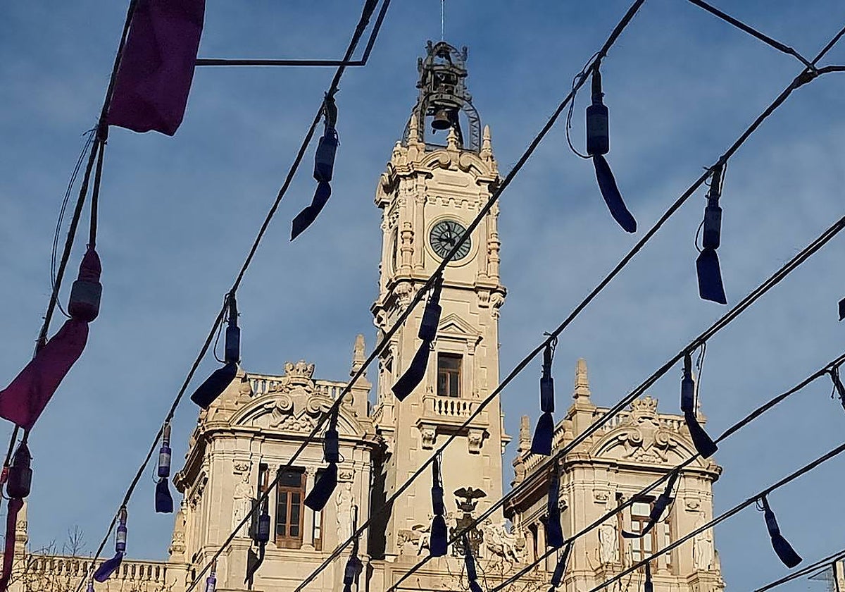 Imagen de archivo de la mascletà en la Plaza del Ayuntamiento de Valencia