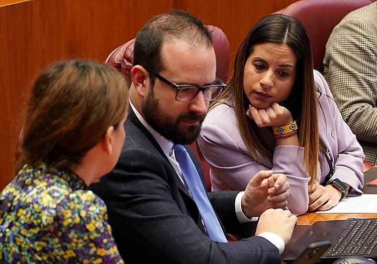 El PSOE, a Vox: «No nos asustaron en el 36 ni tampoco ahora»