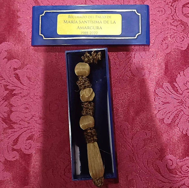 Recuerdo con un fleco de las bambalinas del palio