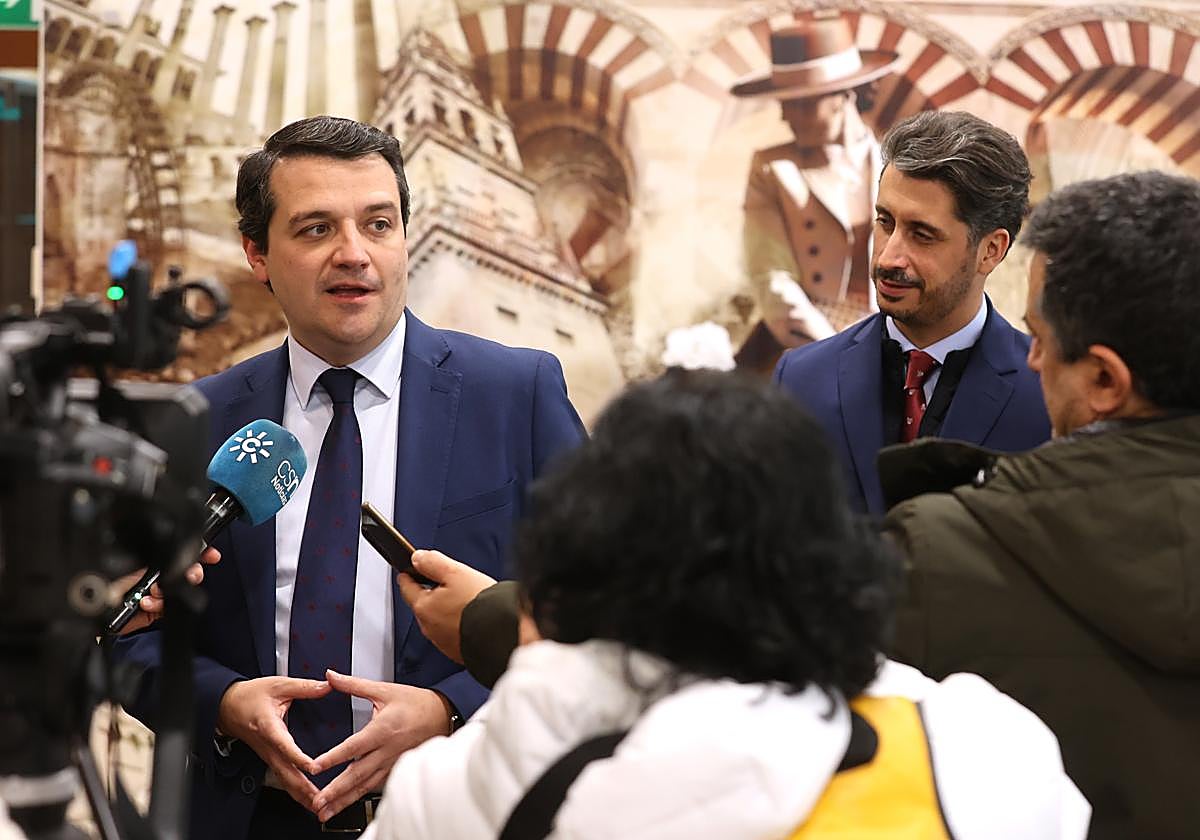 El alcalde de Córdoba, José María Bellido, atiende a los medios de comunicación