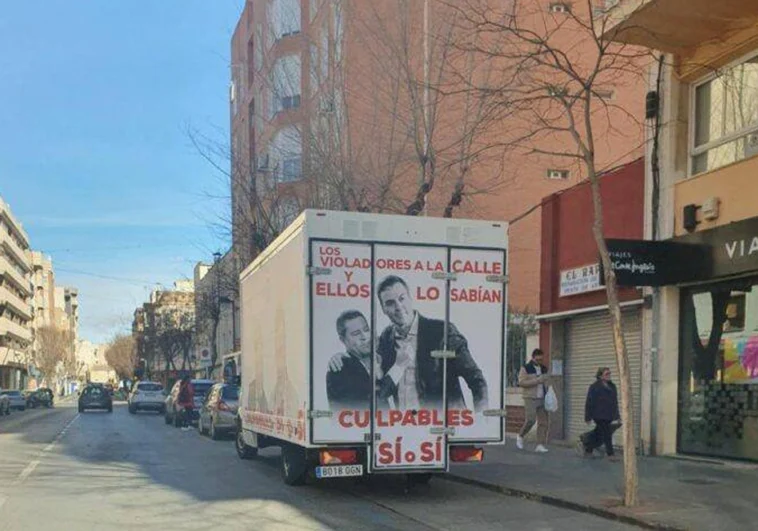 Una furgoneta de NNGG lleva a la Junta a pedir al PP que cese su «sucia campaña» contra Page